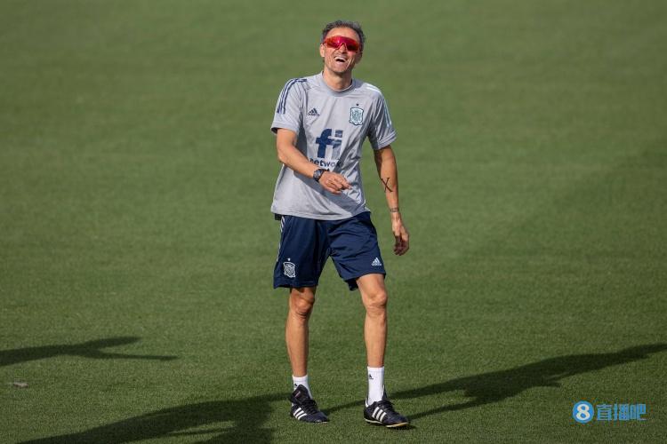 邮报:曼联内部很多人欣赏恩里克,他是曼联帅位有力竞争者